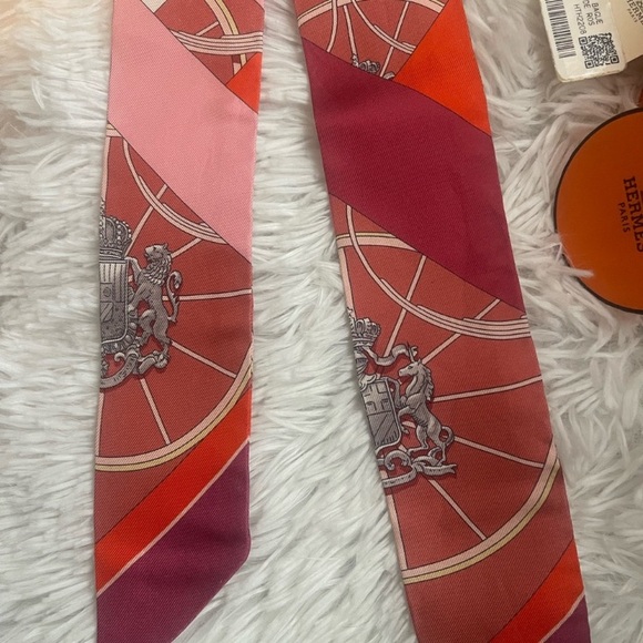 EUC Hermès Silk “Springs Springs” Twilly Orange Bois de Rose - Picture 7 of 9